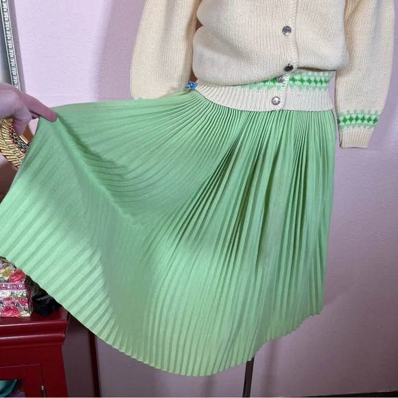Vintage 1940 50 Retro Ski Aprés Wool Pom Pom tie neck Cardigan Pleated Skirt set - Picture 11 of 17